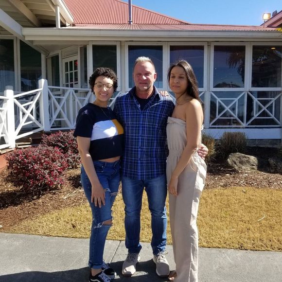 Meet your Posher, Ladale - Picture 1 of 1